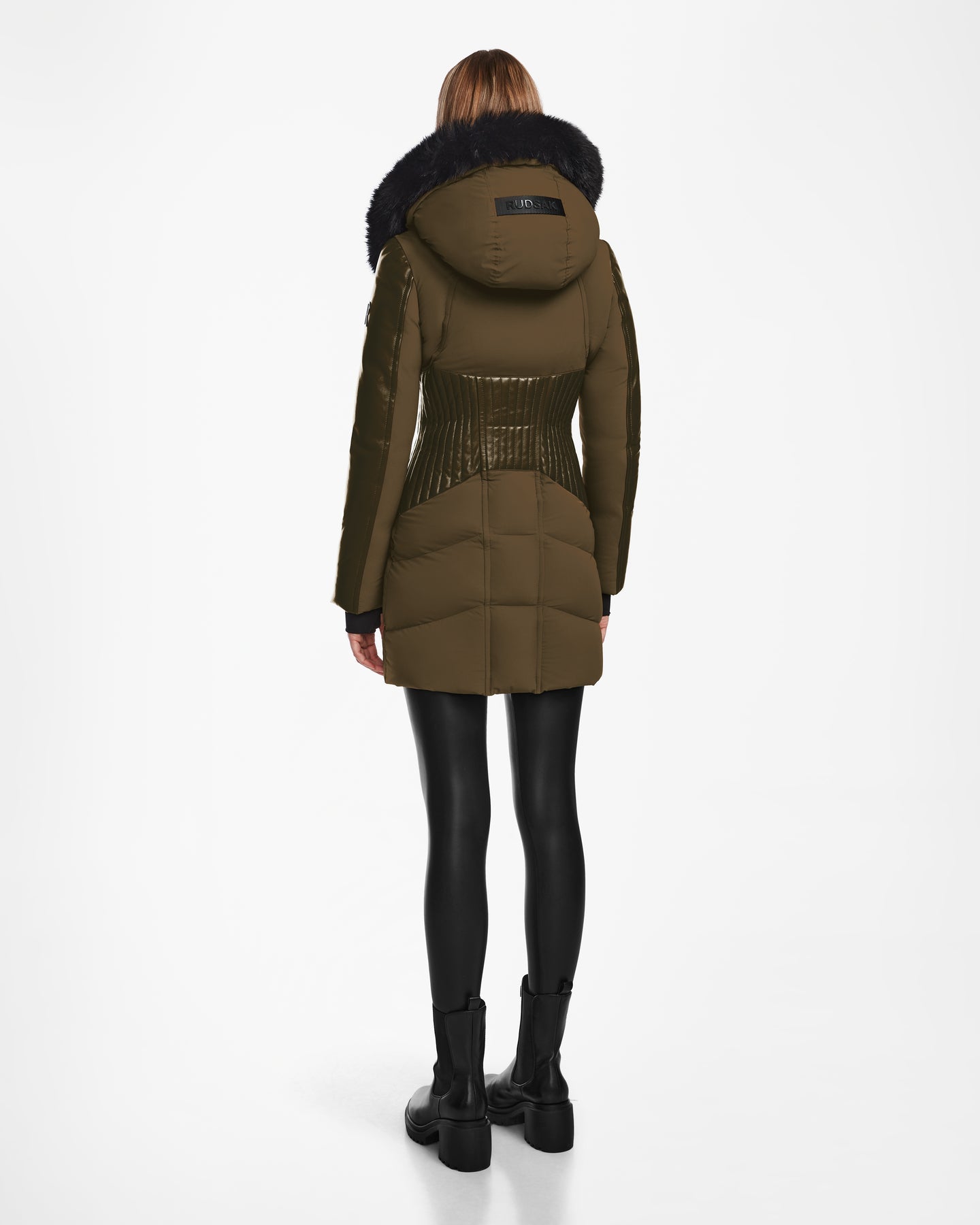 RUDSAK SHAUNA 8122586 – Premium Private Club - Main Image